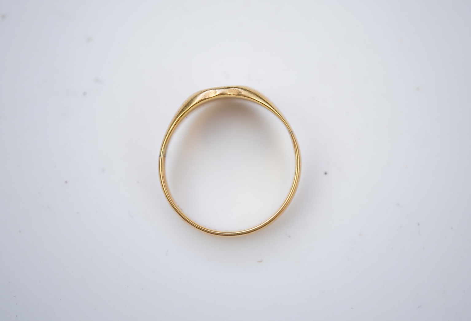An 18ct gold signet ring
